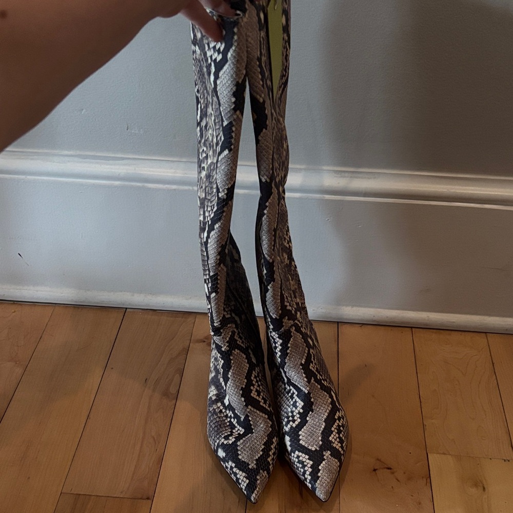 Snakeskin Kitten heel leather Boots - Picture 4 of 7